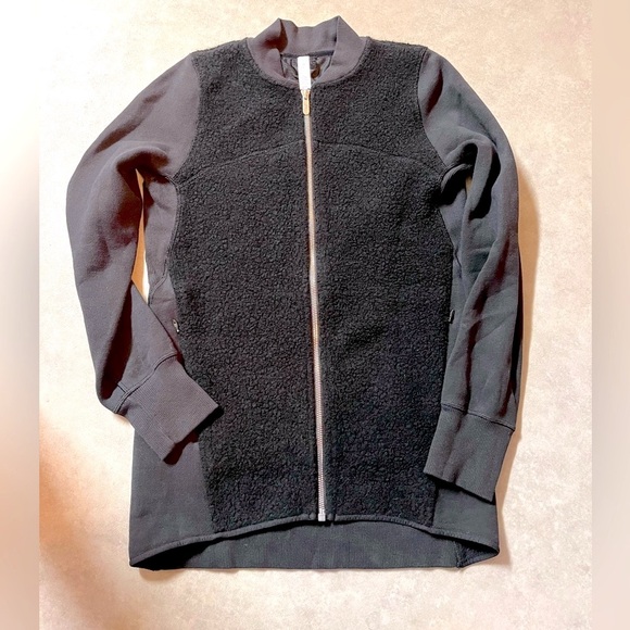 Lululemon STAND OUT SHERPA Black Zip-Up Jacket. Size 4. Unique. Warm - Picture 10 of 10